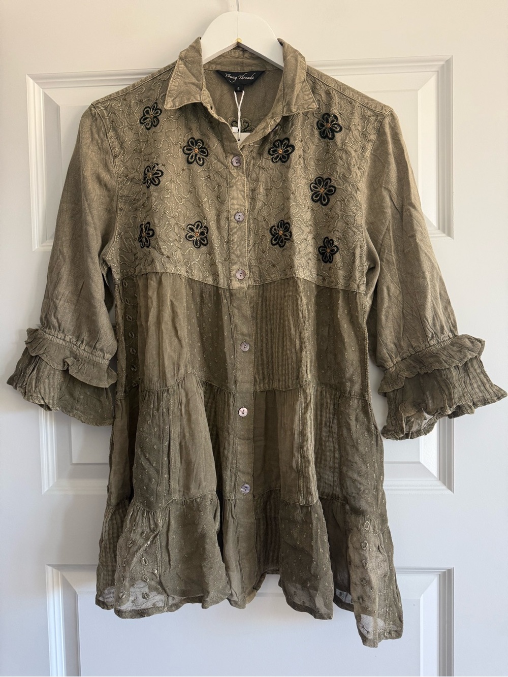 Young Threads Boho Embroidered Tiered Tunic Top Size Small NWT